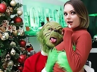 Curvy Princess Emily Thorne Screwed By Green Monster From Behind